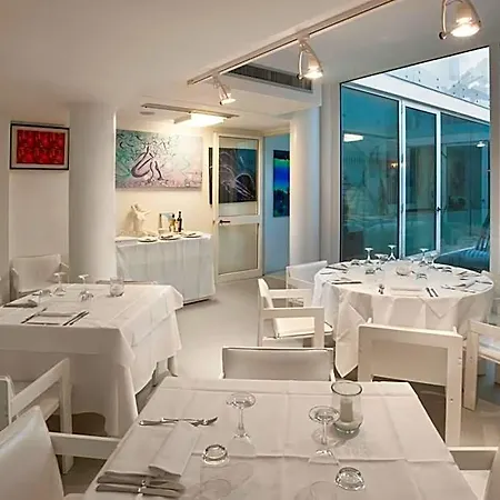 Alexander Museum Palace Hotel
