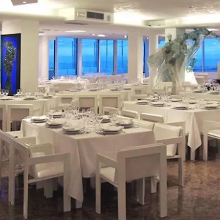 Alexander Museum Palace Hotel